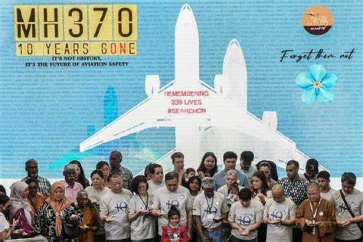 Who are the passengers on flight 370?