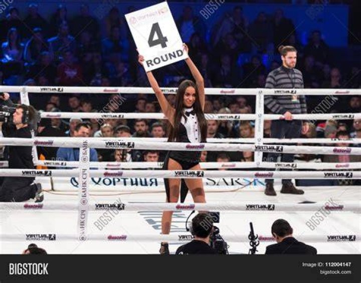 Who are the ring girls in boxing?