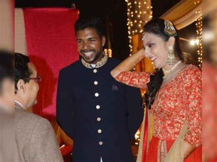 Who is Varun Aaron wife?
