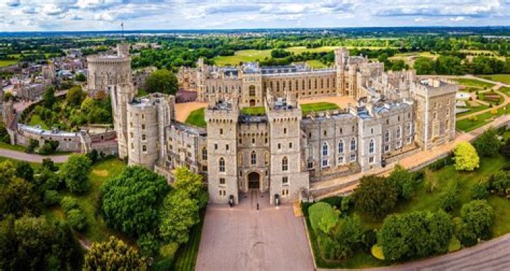 Who lives in Windsor Castle in England?