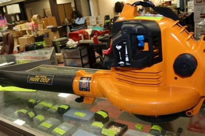 Who makes Poulan leaf blowers?